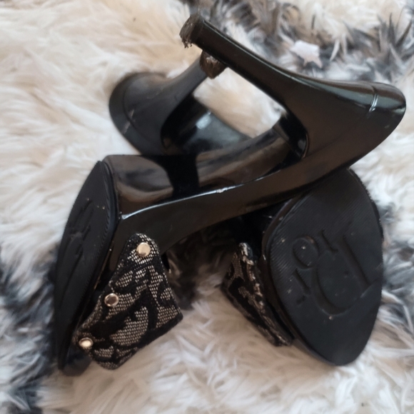 Authentic Dior low heels π   β¨οΈ π - Picture 2 of 7